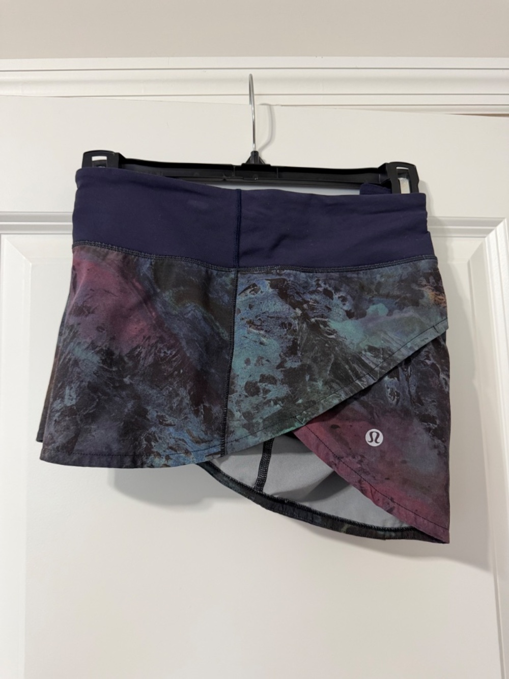 Lululemon Speed Up 2.5 low rise running shorts.  Multicolor - Picture 4 of 8